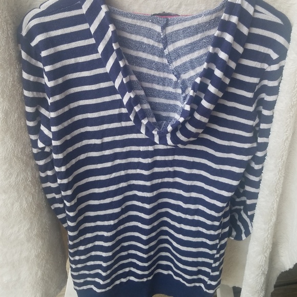 🖐5/$25🖐MissChievous Large LOVE hoodie - Picture 4 of 5